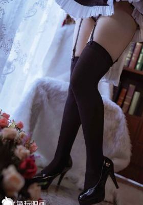 美女恶搞